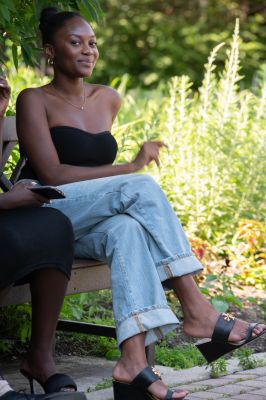 Keywords: gardens;cars;reflections