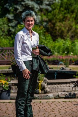 Keywords: gardens;cars;reflections